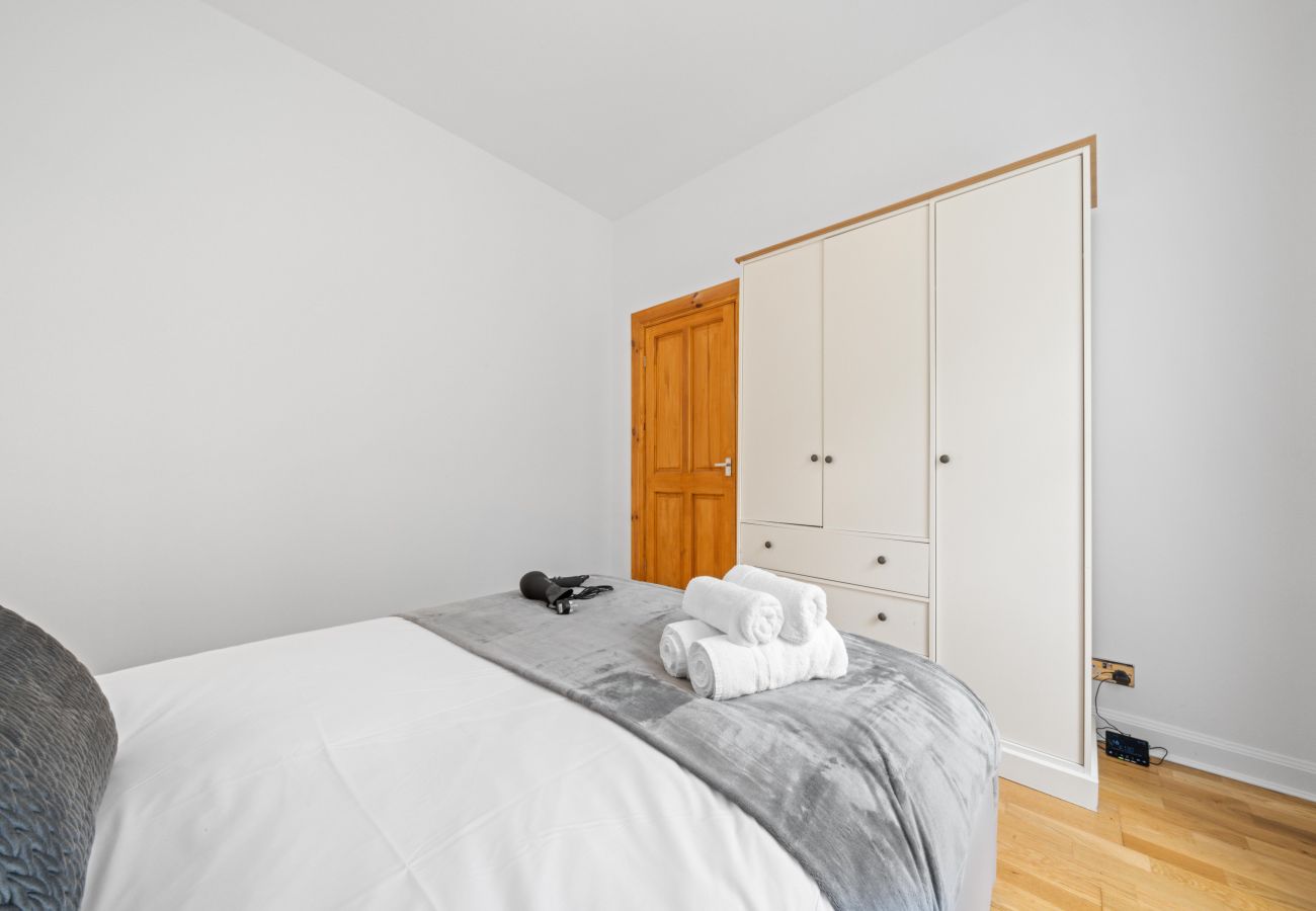 Apartment in Edinburgh - Milton 1 Bedroom Apartment with Sofa bed - Edinburgh