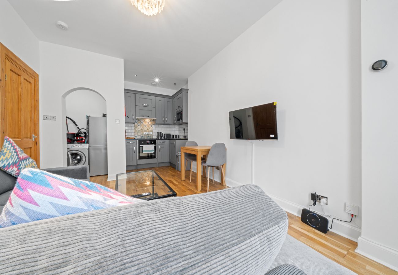 Apartment in Edinburgh - Milton 1 Bedroom Apartment with Sofa bed - Edinburgh