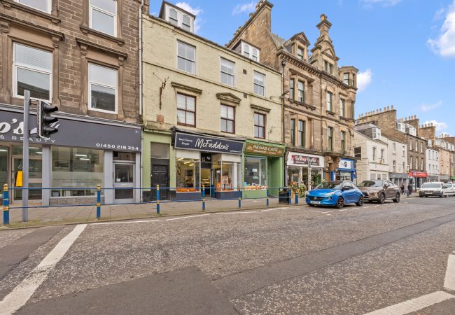 Apartment in Hawick - Comfortable 4 Bedroom Apartment - Hawick 	