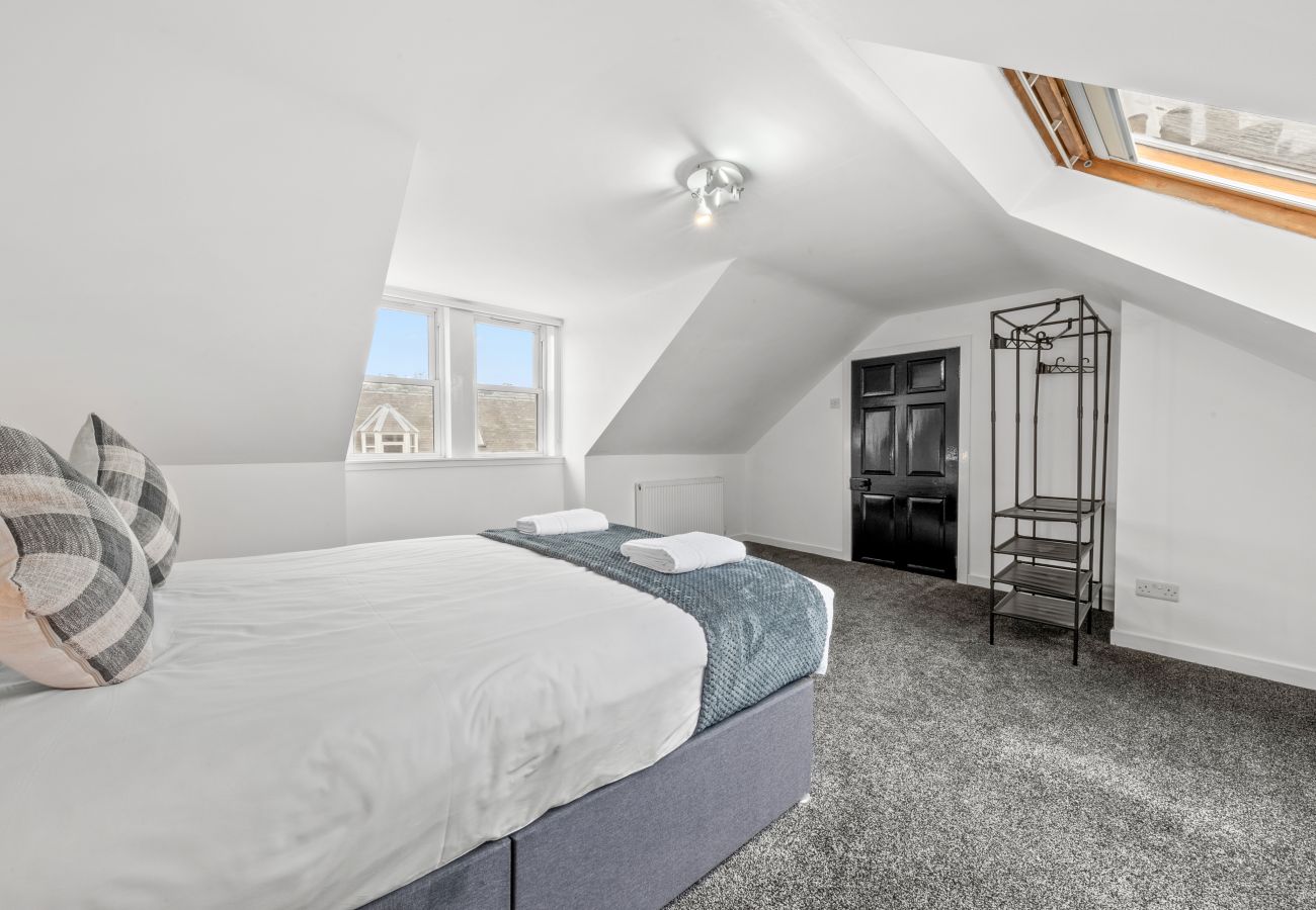 Apartment in Hawick - Comfortable 4 Bedroom Apartment - Hawick 	