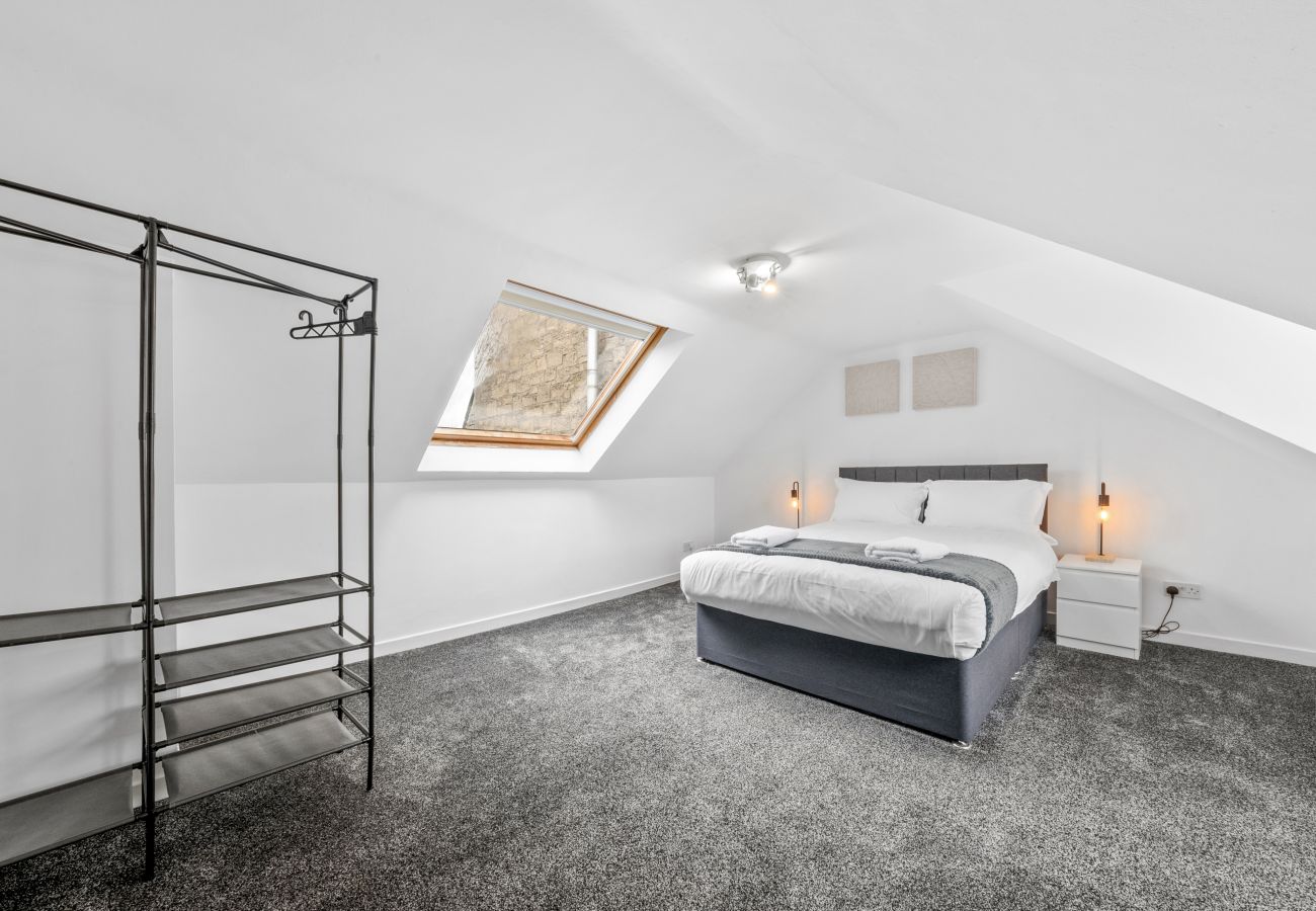 Apartment in Hawick - Comfortable 4 Bedroom Apartment - Hawick 	