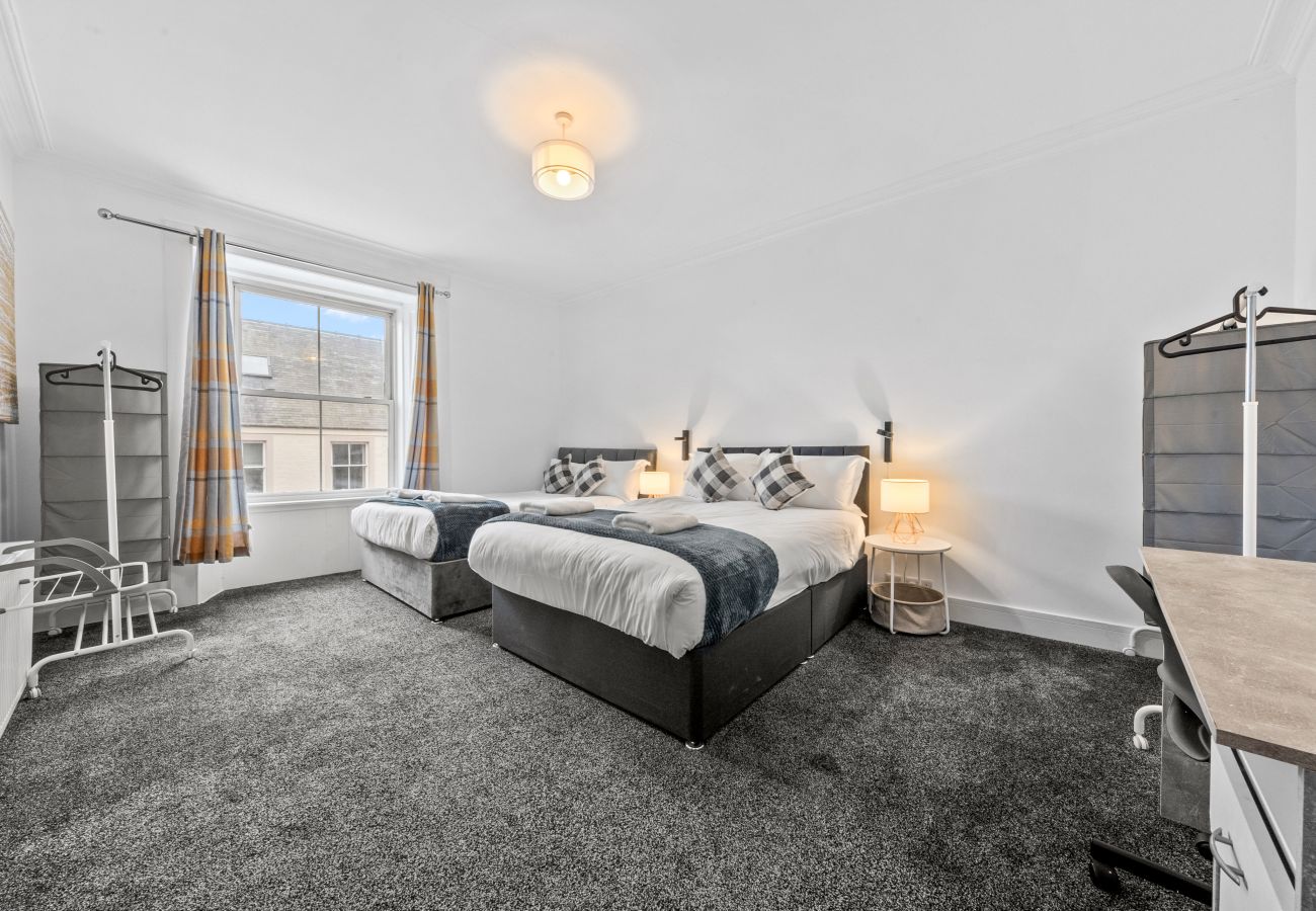 Apartment in Hawick - Comfortable 4 Bedroom Apartment - Hawick 	