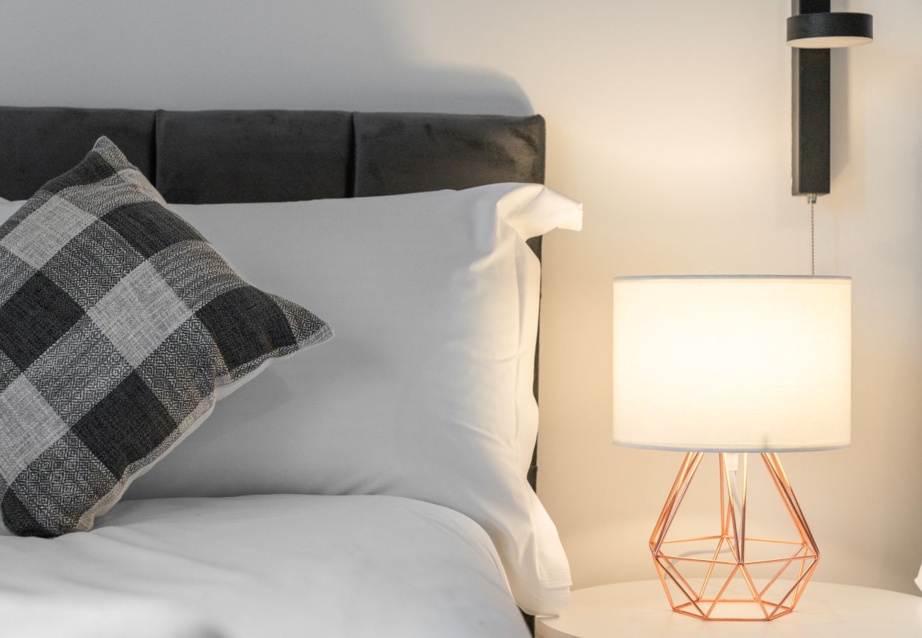 Apartment in Hawick - Comfortable 4 Bedroom Apartment - Hawick 	