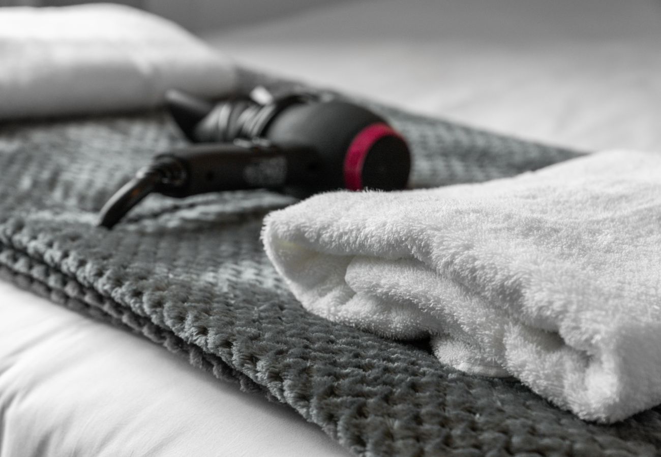 Apartment in Hawick - Comfortable 4 Bedroom Apartment - Hawick 	