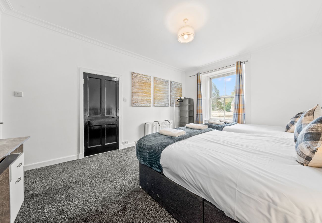 Apartment in Hawick - Comfortable 4 Bedroom Apartment - Hawick 	