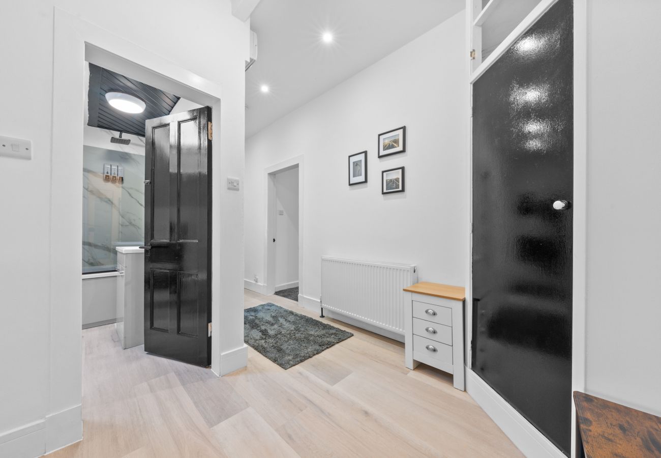 Apartment in Hawick - Comfortable 4 Bedroom Apartment - Hawick 	