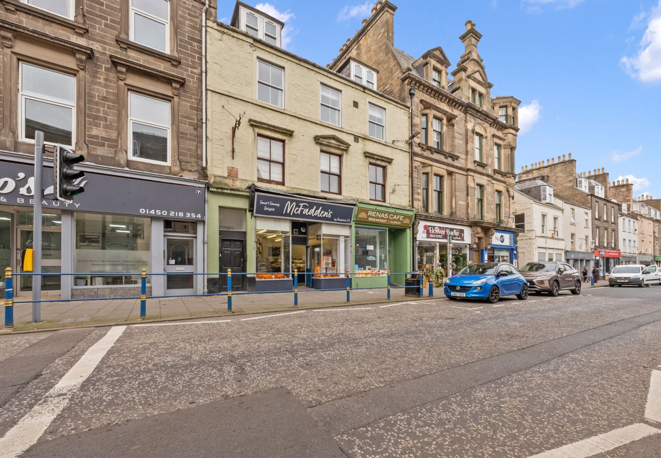 Apartment in Hawick - Comfortable 4 Bedroom Apartment - Hawick 	
