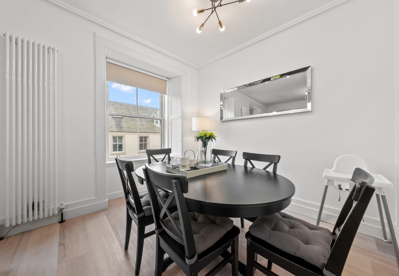 Apartment in Hawick - Comfortable 4 Bedroom Apartment - Hawick 	