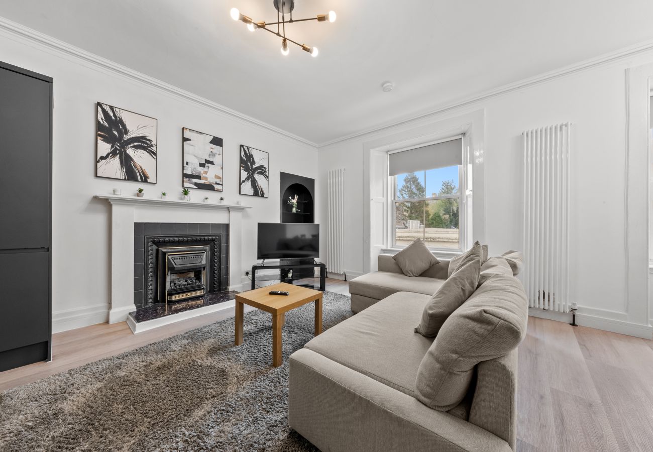 Apartment in Hawick - Comfortable 4 Bedroom Apartment - Hawick 	