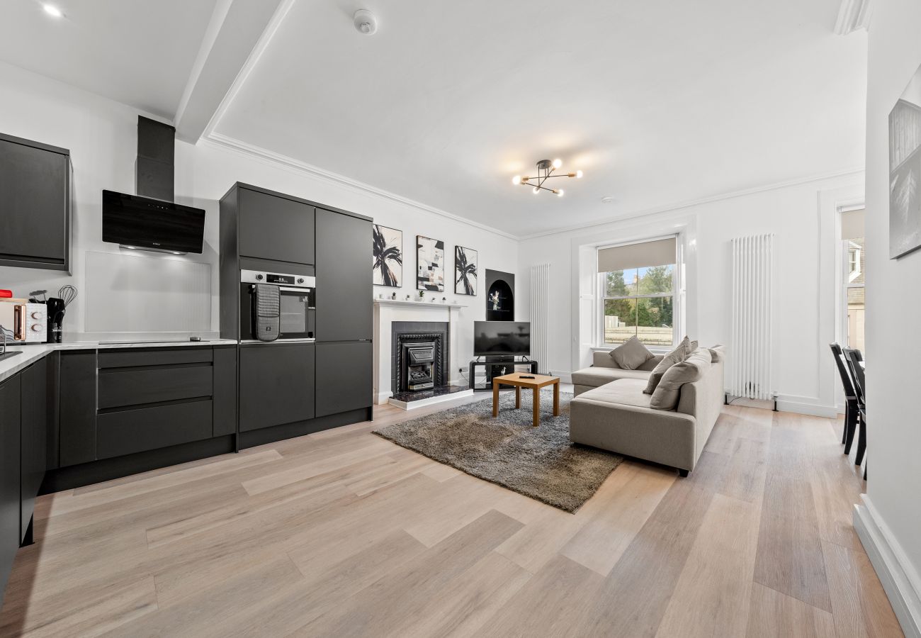 Apartment in Hawick - Comfortable 4 Bedroom Apartment - Hawick 	