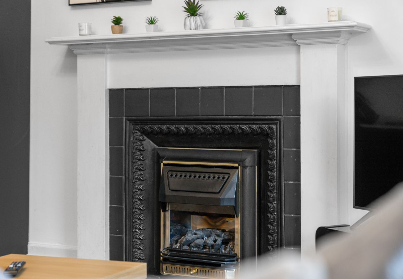 Apartment in Hawick - Comfortable 4 Bedroom Apartment - Hawick 	