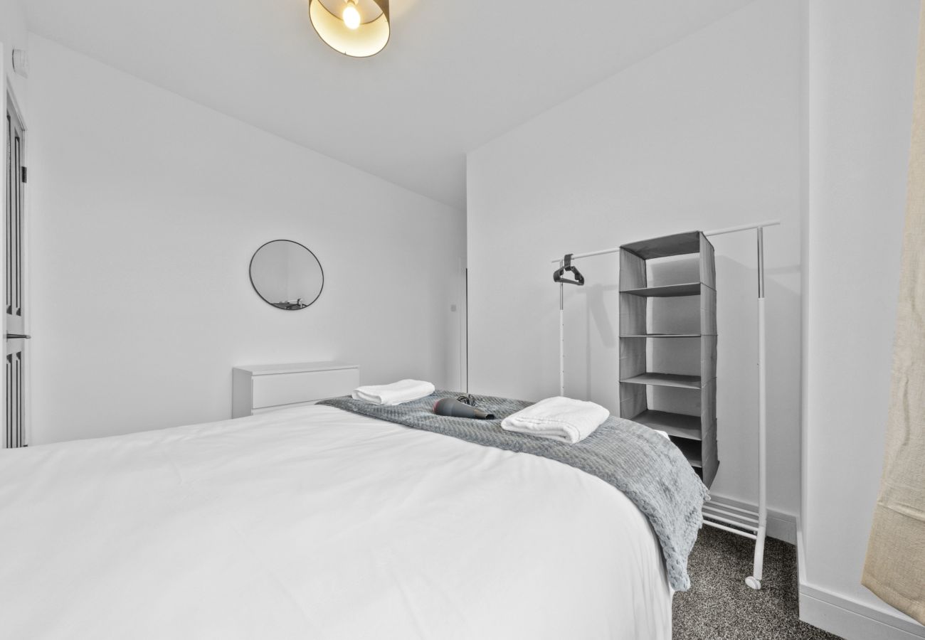 Apartment in Hawick - Comfortable 4 Bedroom Apartment - Hawick 	