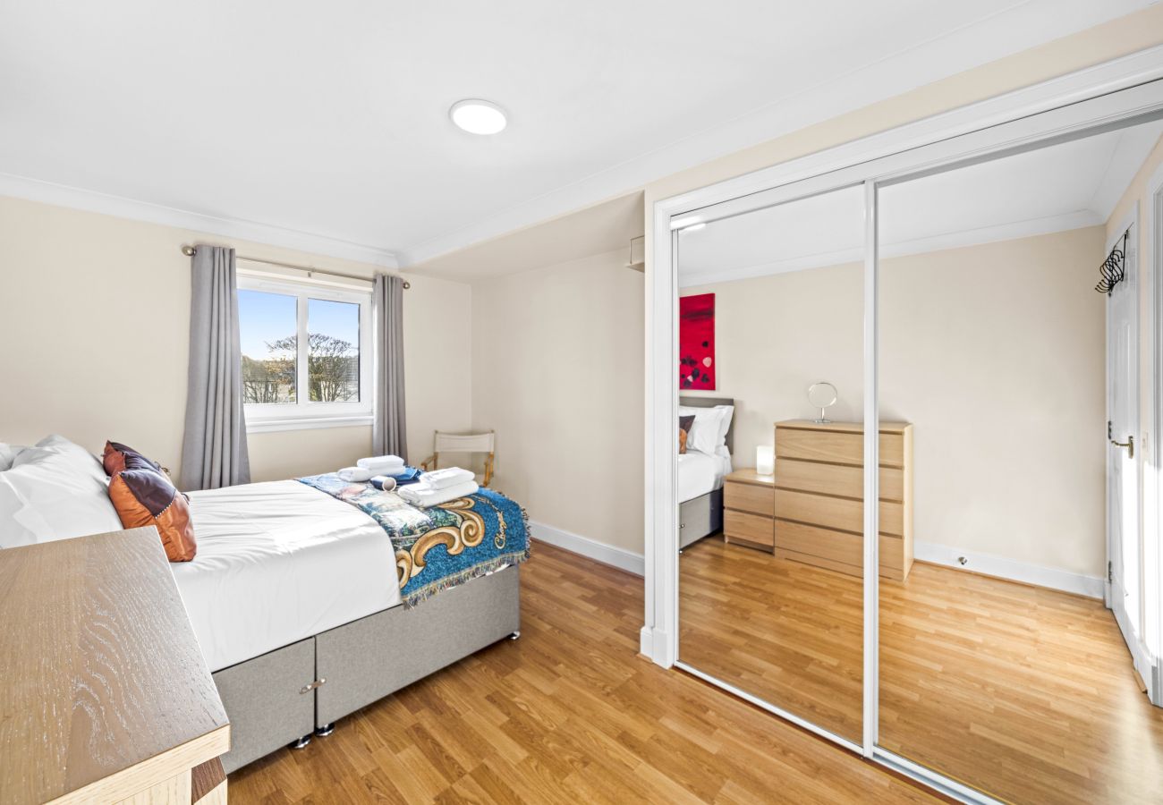 Apartment in Edinburgh - St Clair 2 Bedroom Apartment - Leith, Edinburgh 