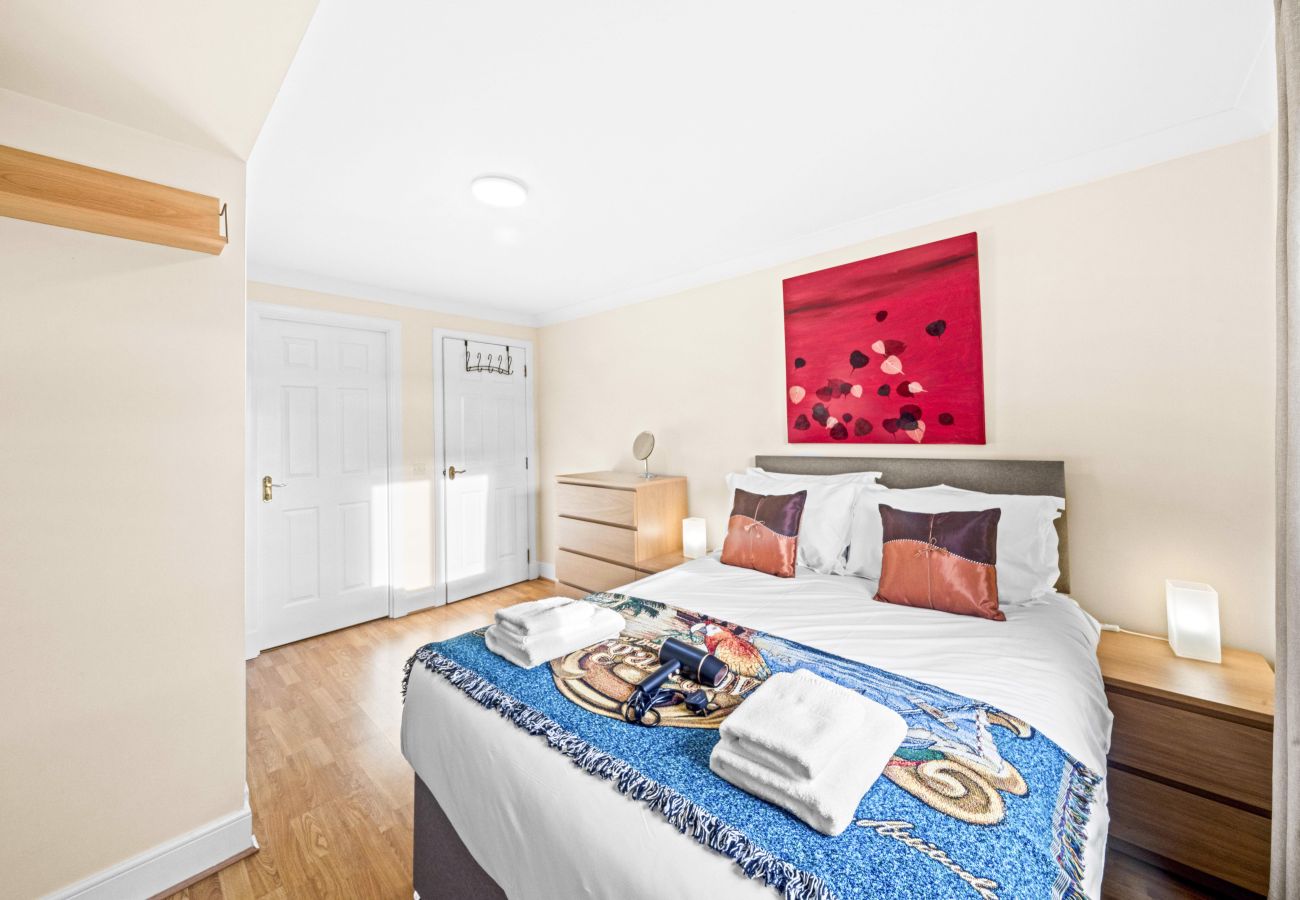 Apartment in Edinburgh - St Clair 2 Bedroom Apartment - Leith, Edinburgh 
