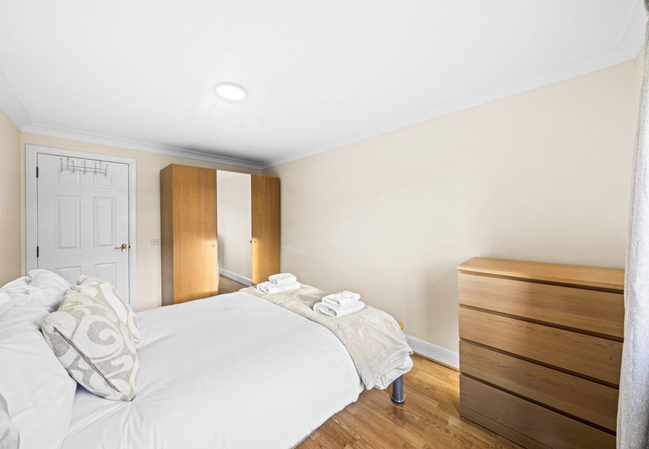 Apartment in Edinburgh - St Clair 2 Bedroom Apartment - Leith, Edinburgh 