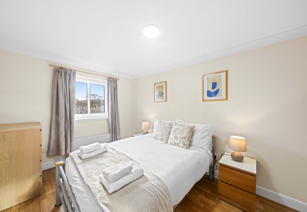 Apartment in Edinburgh - St Clair 2 Bedroom Apartment - Leith, Edinburgh 