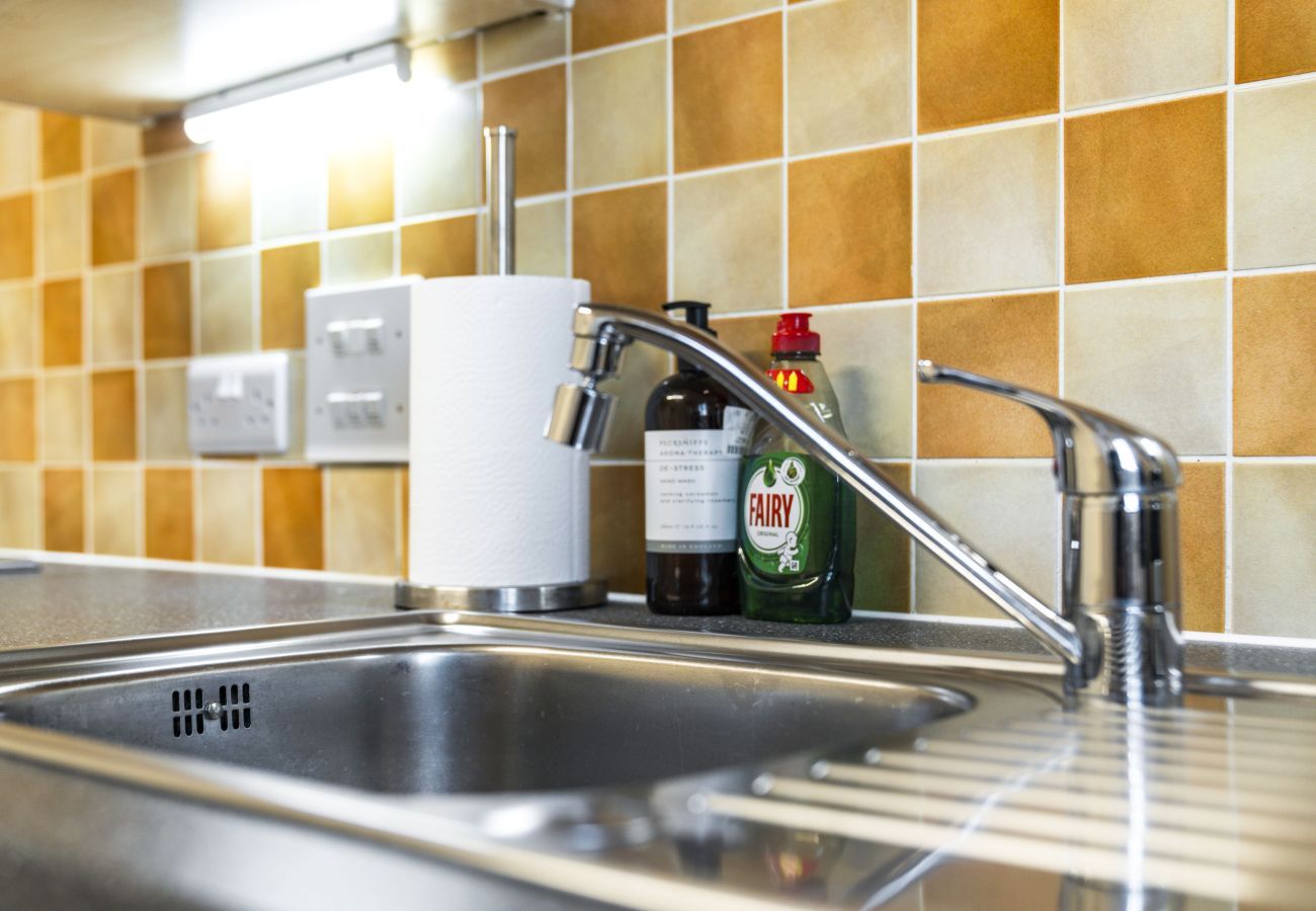 Apartment in Edinburgh - St Clair 2 Bedroom Apartment - Leith, Edinburgh 