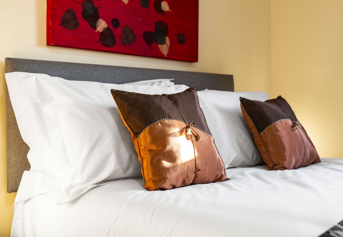 Apartment in Edinburgh - St Clair 2 Bedroom Apartment - Leith, Edinburgh 