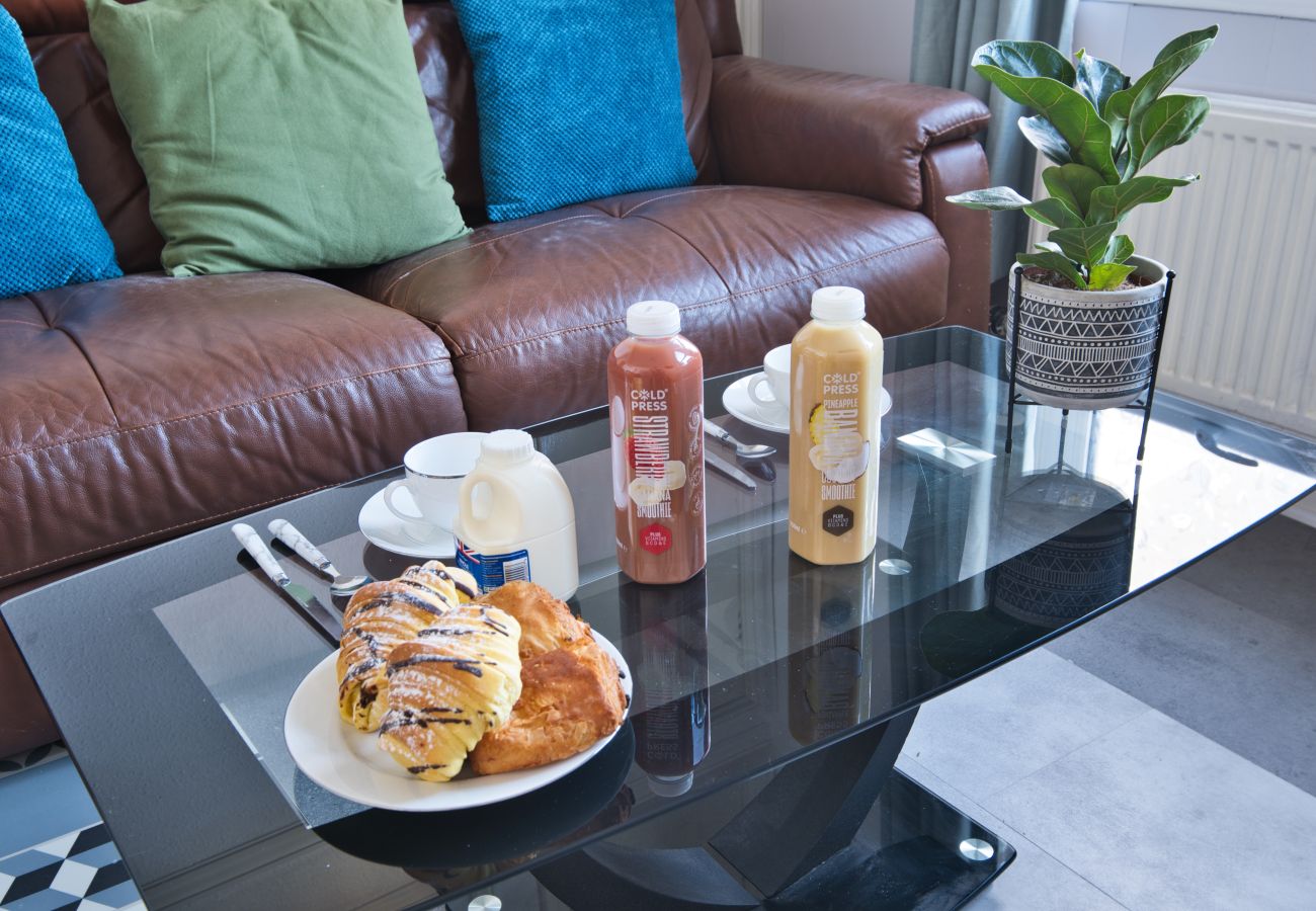 Apartment in Edinburgh - Dewar 3 Bedroom Apartment - Edinburgh