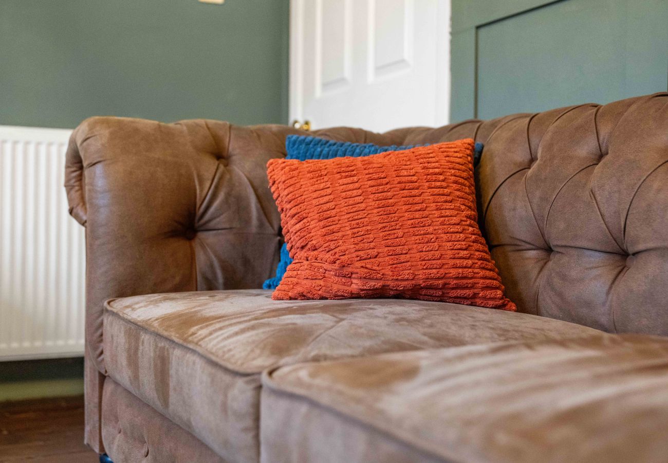 Apartment in Edinburgh - Dewar 3 Bedroom Apartment - Edinburgh