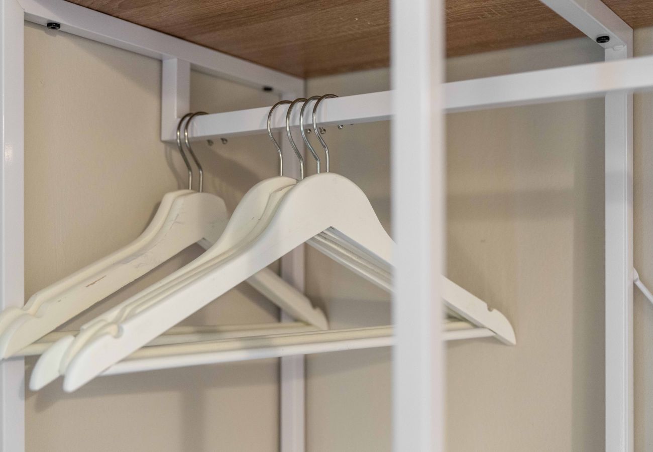 Apartment in Edinburgh - Dewar 3 Bedroom Apartment - Edinburgh