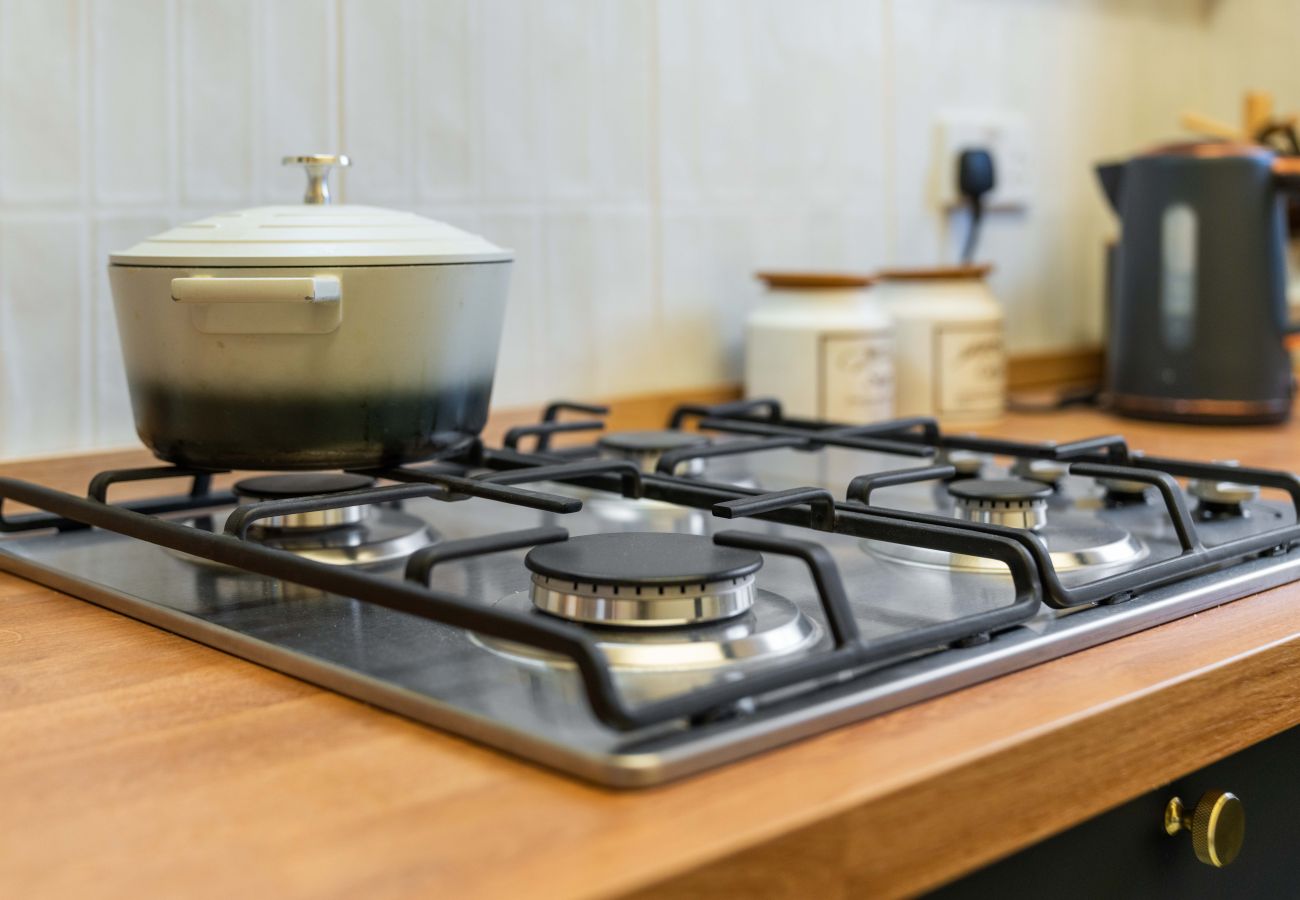 Apartment in Edinburgh - Dewar 3 Bedroom Apartment - Edinburgh