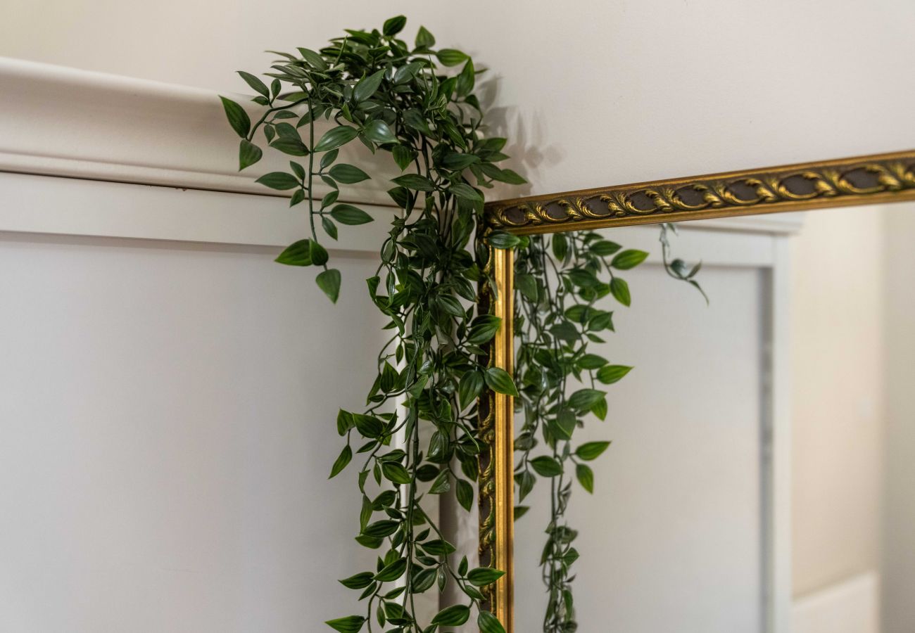 Apartment in Edinburgh - Dewar 3 Bedroom Apartment - Edinburgh