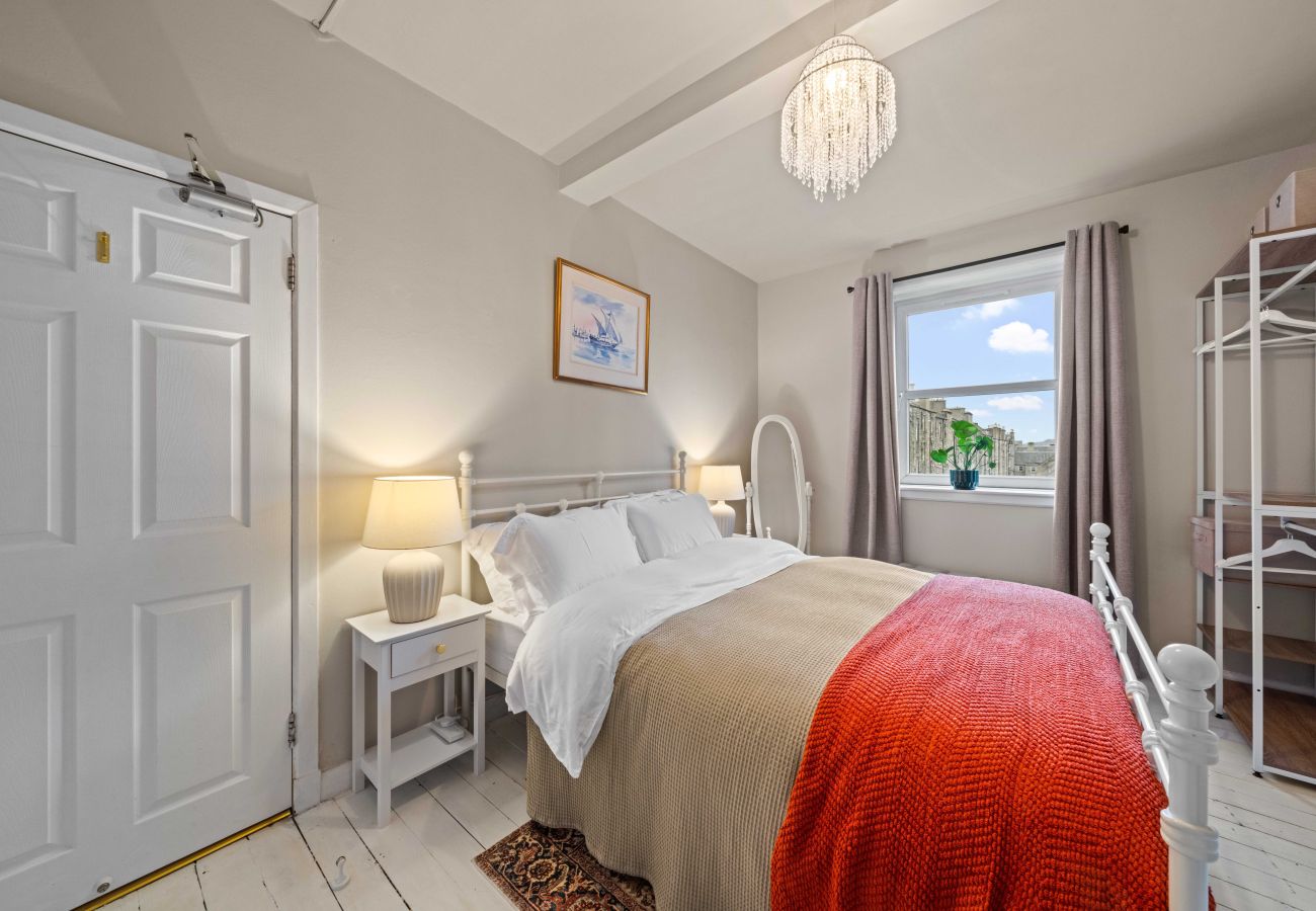 Apartment in Edinburgh - Dewar 3 Bedroom Apartment - Edinburgh