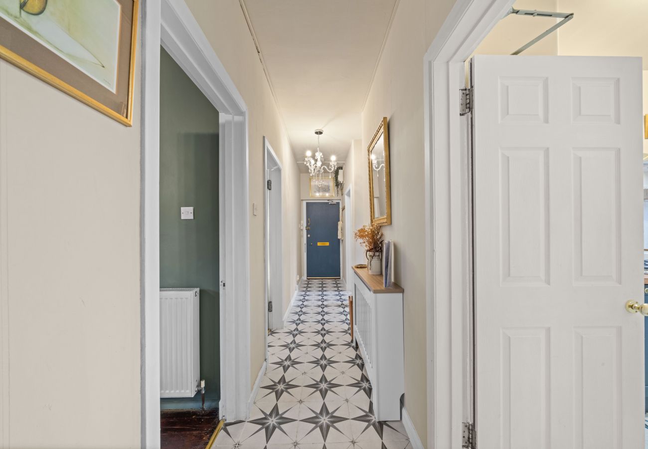 Apartment in Edinburgh - Dewar 3 Bedroom Apartment - Edinburgh