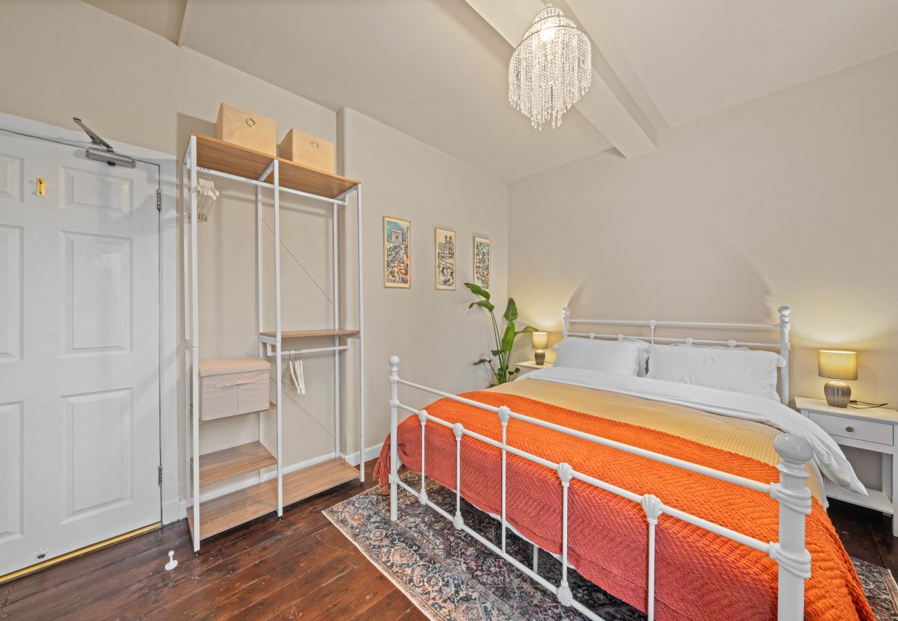 Apartment in Edinburgh - Dewar 3 Bedroom Apartment - Edinburgh