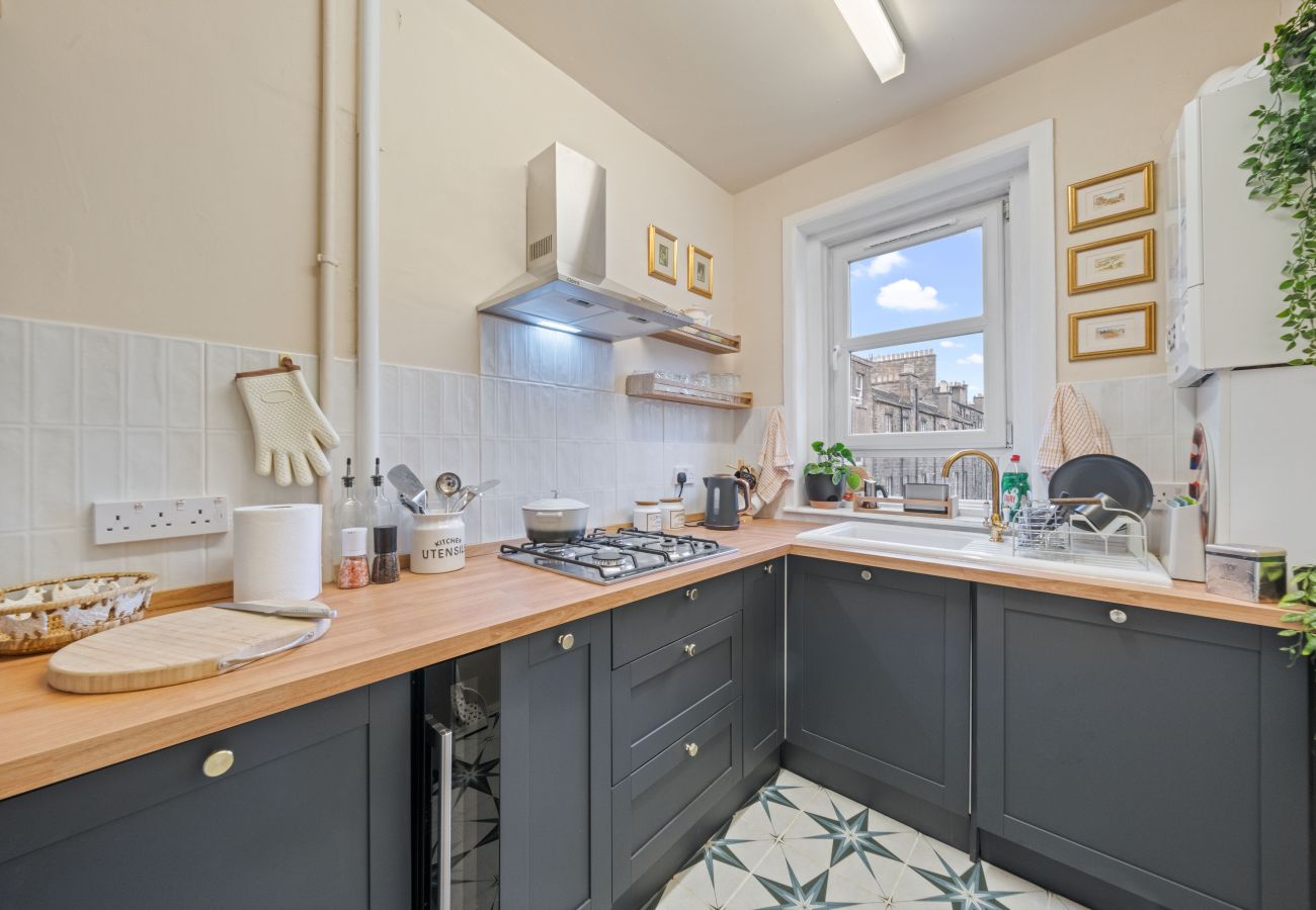 Apartment in Edinburgh - Dewar 3 Bedroom Apartment - Edinburgh