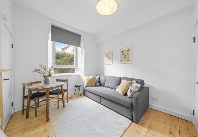 Apartment in Edinburgh - Stewart Terrace 1 Bedroom Apartment + Sofa Bed - Edinburgh
