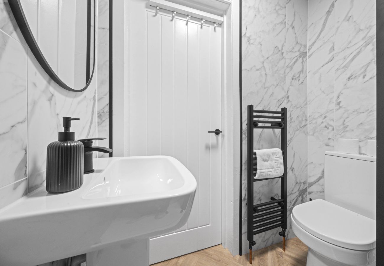 Apartment in Edinburgh - Stewart Terrace 1 Bedroom Apartment + Sofa Bed - Edinburgh