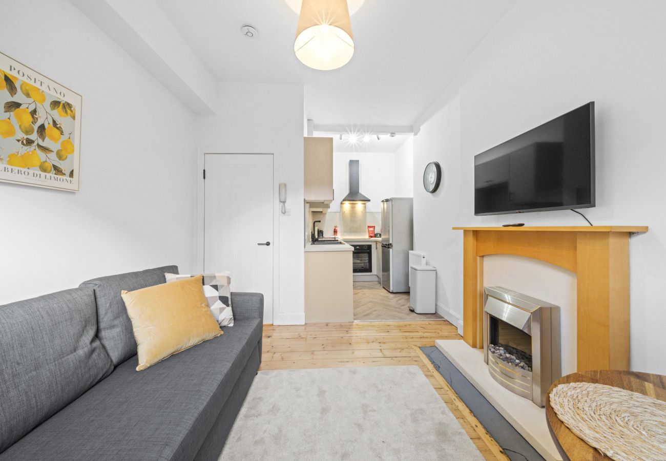 Apartment in Edinburgh - Stewart Terrace 1 Bedroom Apartment + Sofa Bed - Edinburgh