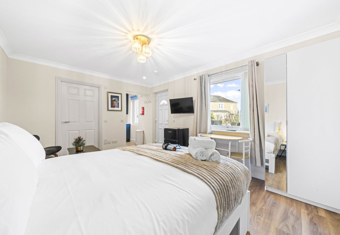 Studio in Edinburgh - O Hill Crescent 1 Bedroom Studio - Edinburgh