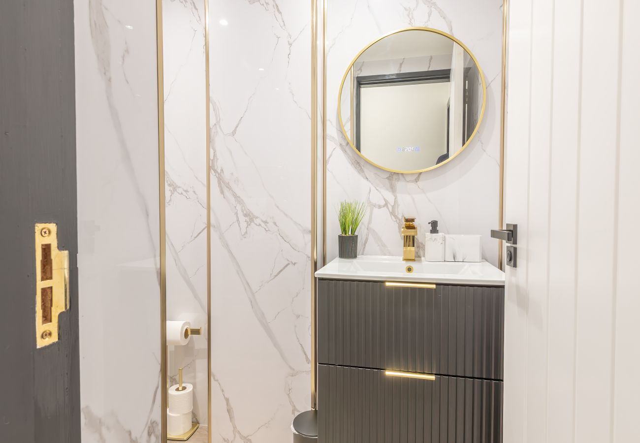 Apartment in Edinburgh - Easter Cosy 4 Bedroom Apartment - Edinburgh