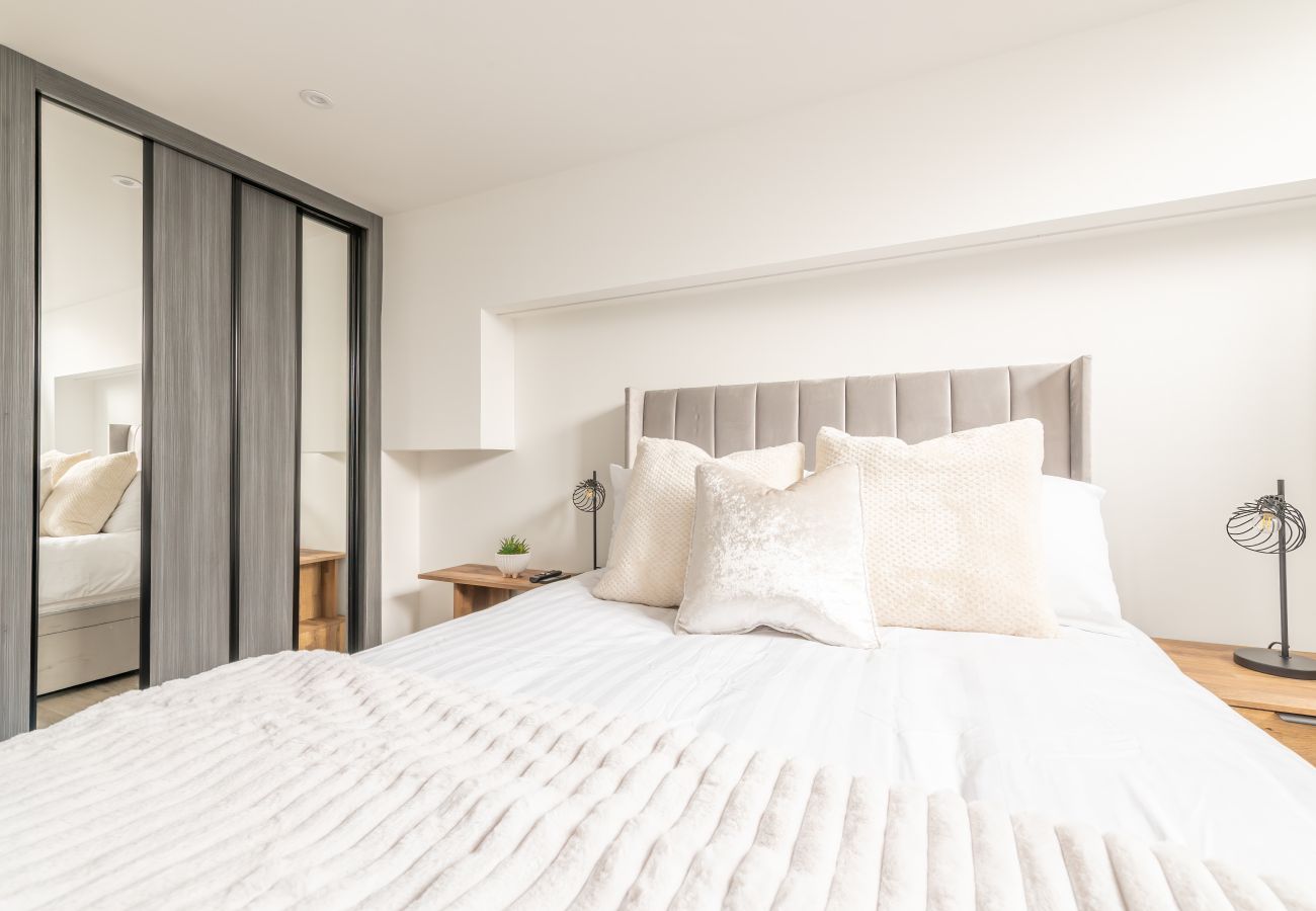 Apartment in Edinburgh - Easter Cosy 4 Bedroom Apartment - Edinburgh