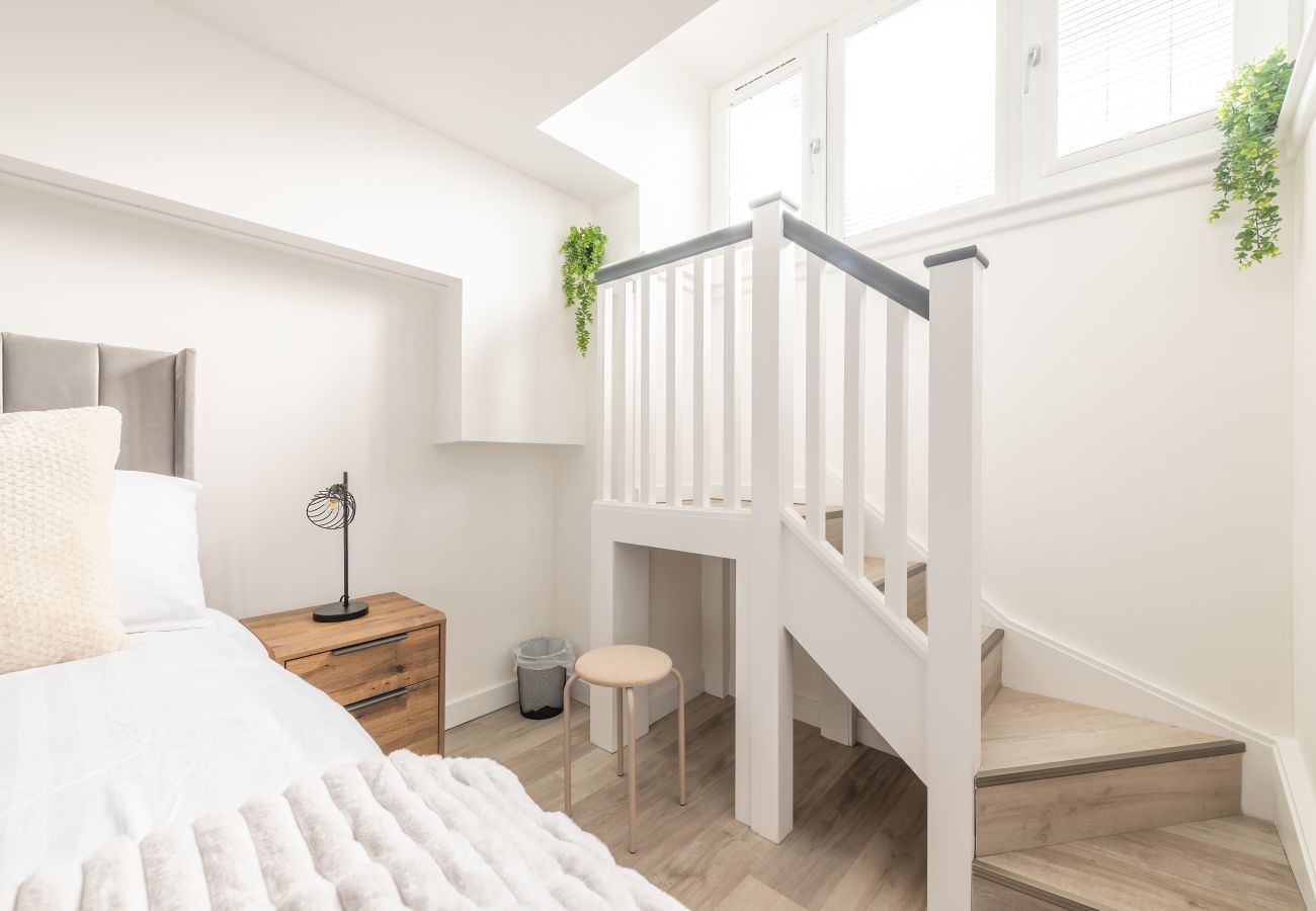 Apartment in Edinburgh - Easter Cosy 4 Bedroom Apartment - Edinburgh