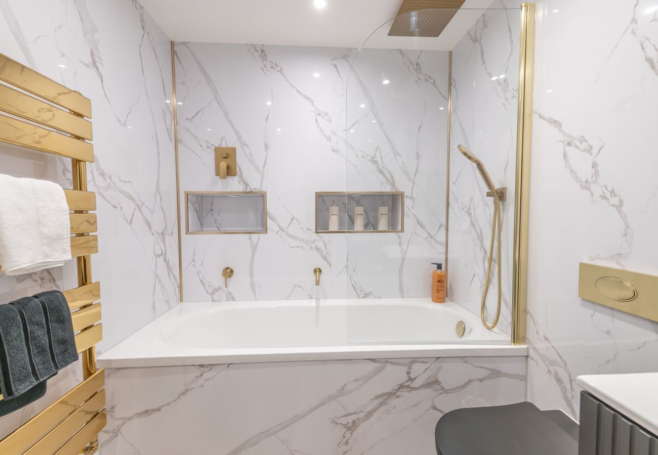 Apartment in Edinburgh - Easter Cosy 4 Bedroom Apartment - Edinburgh