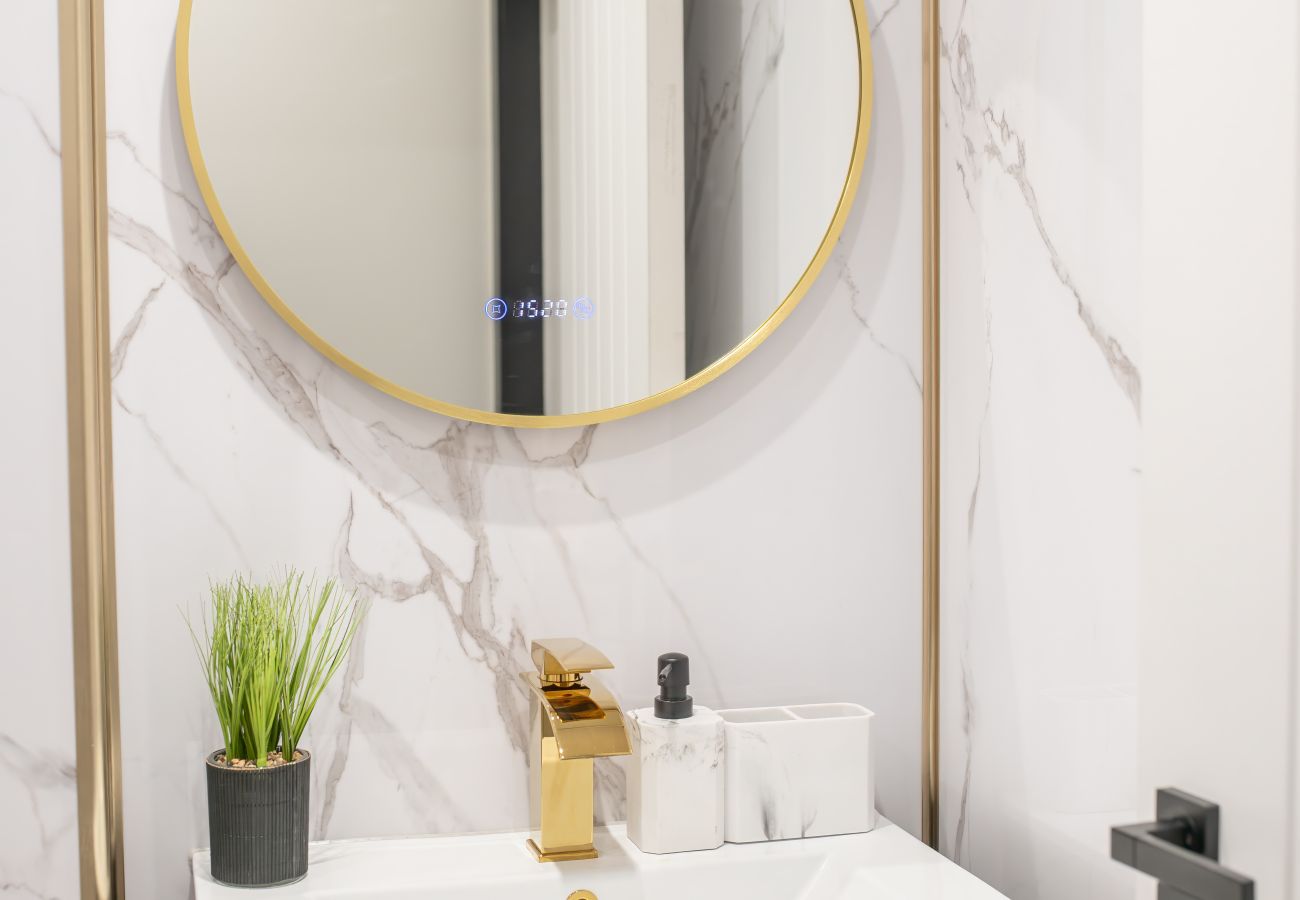 Apartment in Edinburgh - Easter Cosy 4 Bedroom Apartment - Edinburgh