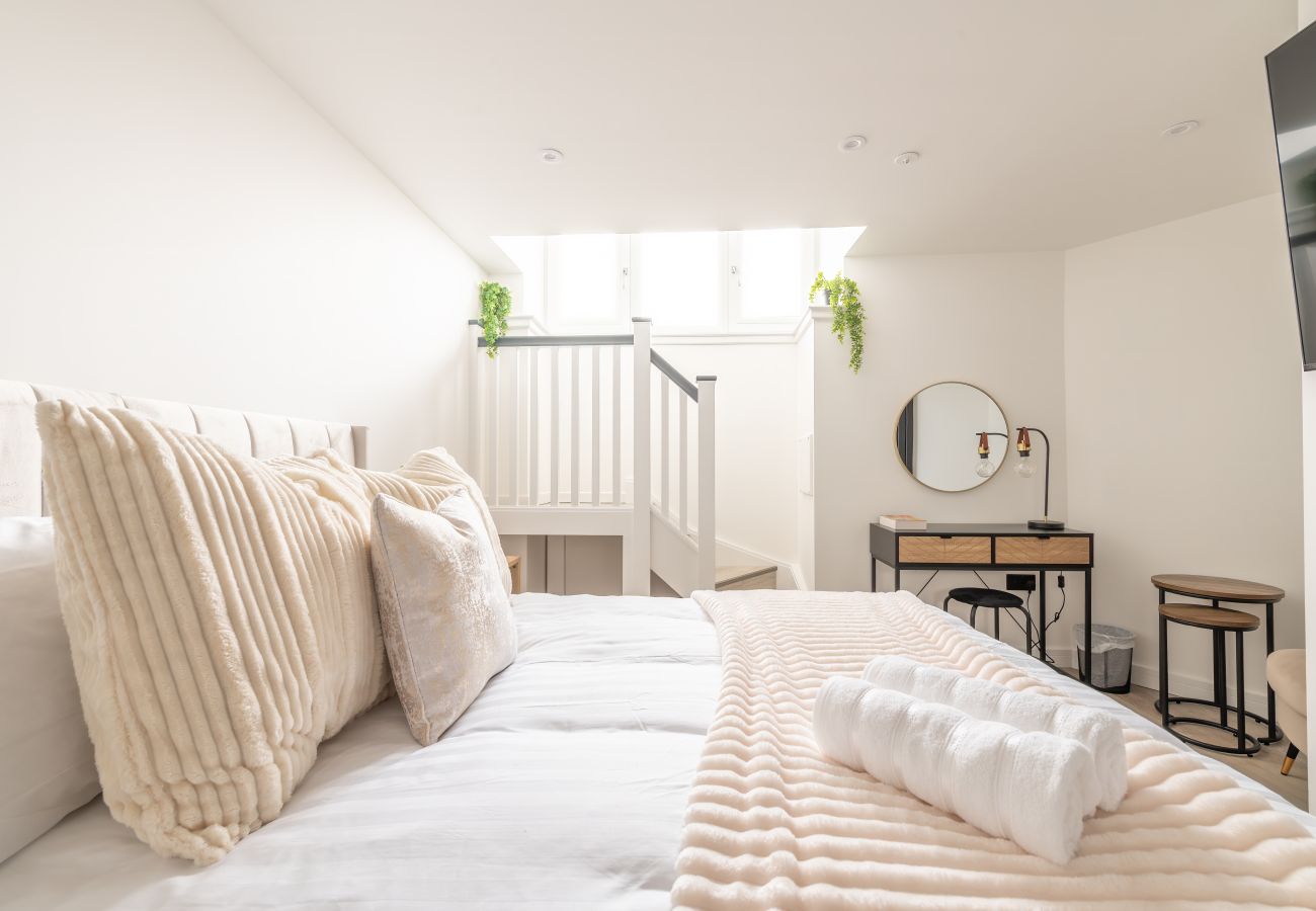 Apartment in Edinburgh - Easter Cosy 4 Bedroom Apartment - Edinburgh