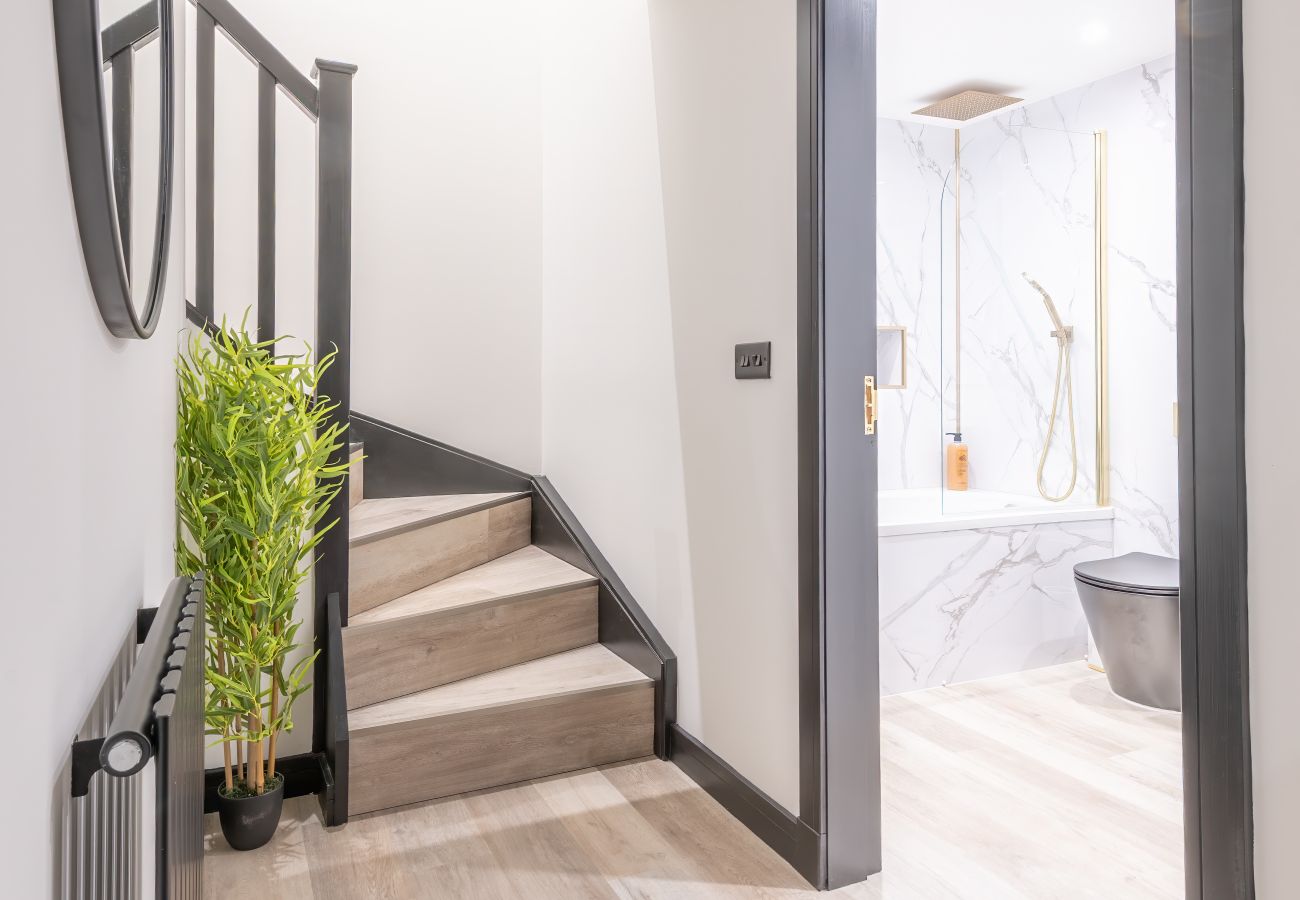 Apartment in Edinburgh - Easter Cosy 4 Bedroom Apartment - Edinburgh