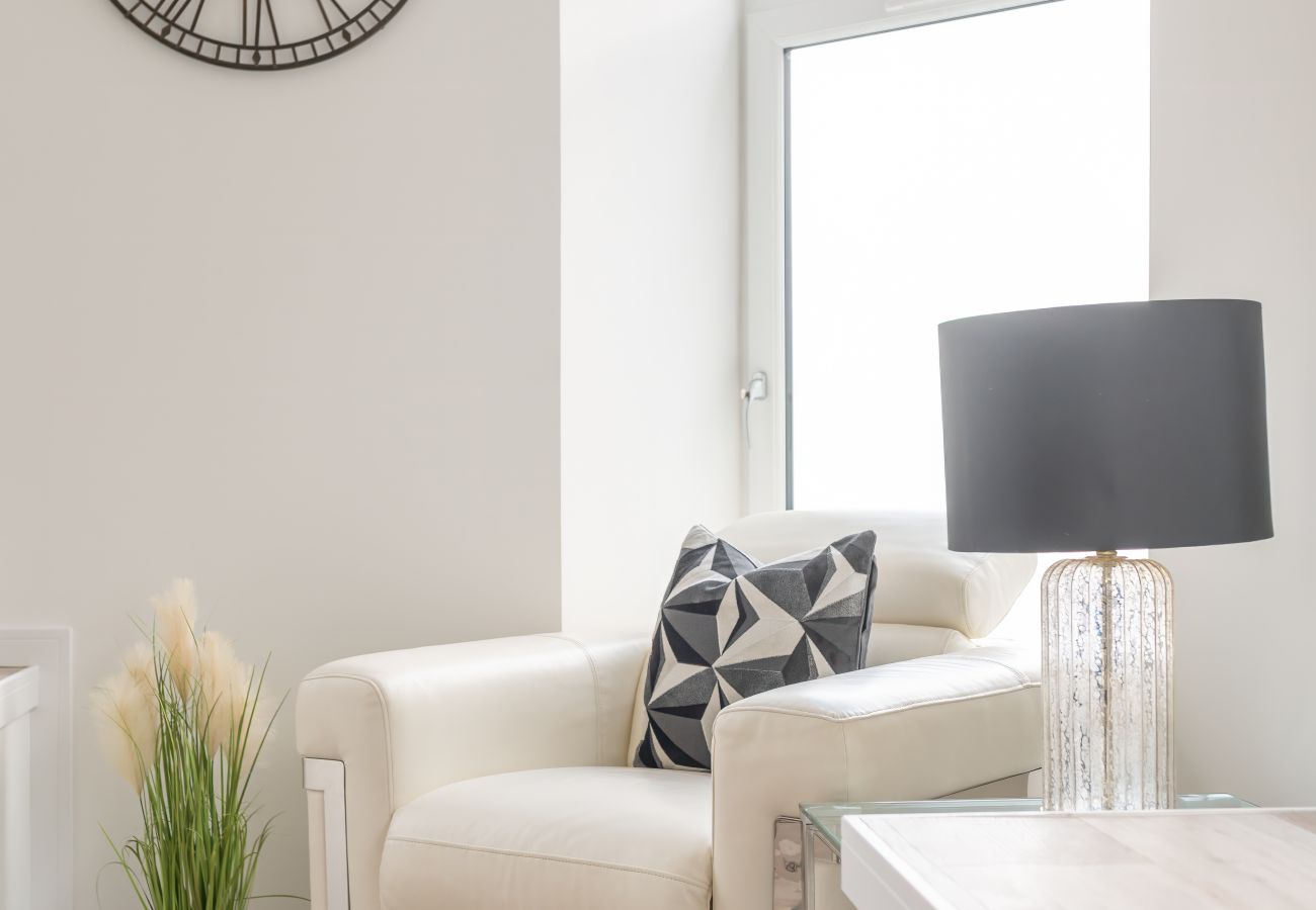 Apartment in Edinburgh - Easter Cosy 4 Bedroom Apartment - Edinburgh