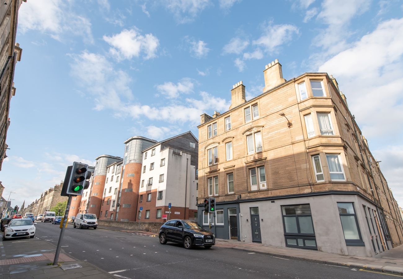 Apartment in Edinburgh - Easter Cosy 4 Bedroom Apartment - Edinburgh