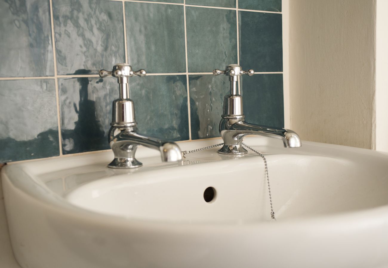 House in Bradford-on-Avon - Hollyhocks 2 Bedroom House + Extra Sleeping Option - Wiltshire