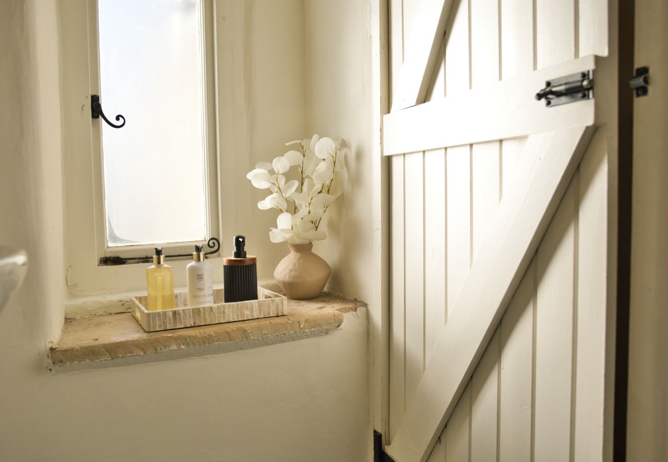 House in Bradford-on-Avon - Hollyhocks 2 Bedroom House + Extra Sleeping Option - Wiltshire