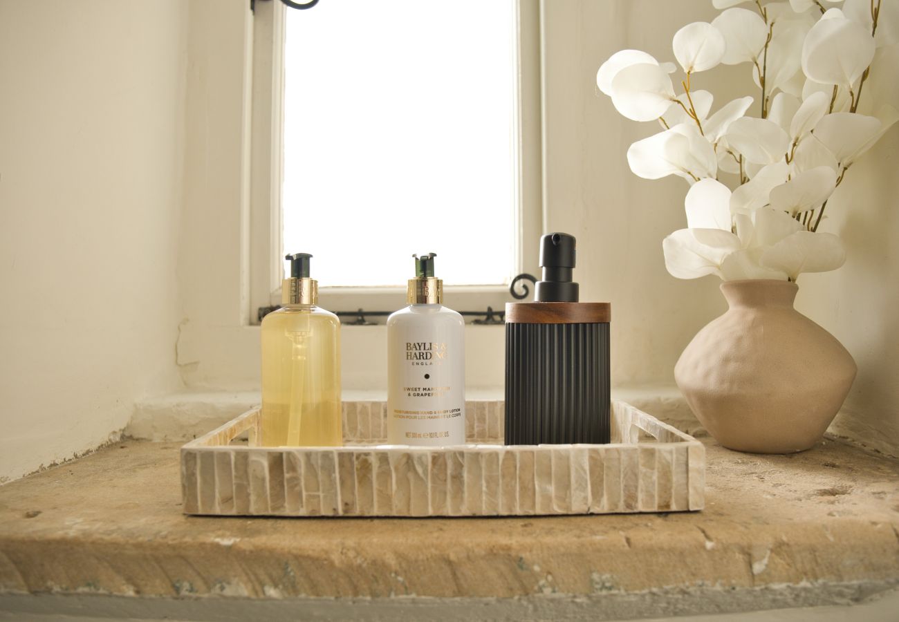 House in Bradford-on-Avon - Hollyhocks 2 Bedroom House + Extra Sleeping Option - Wiltshire