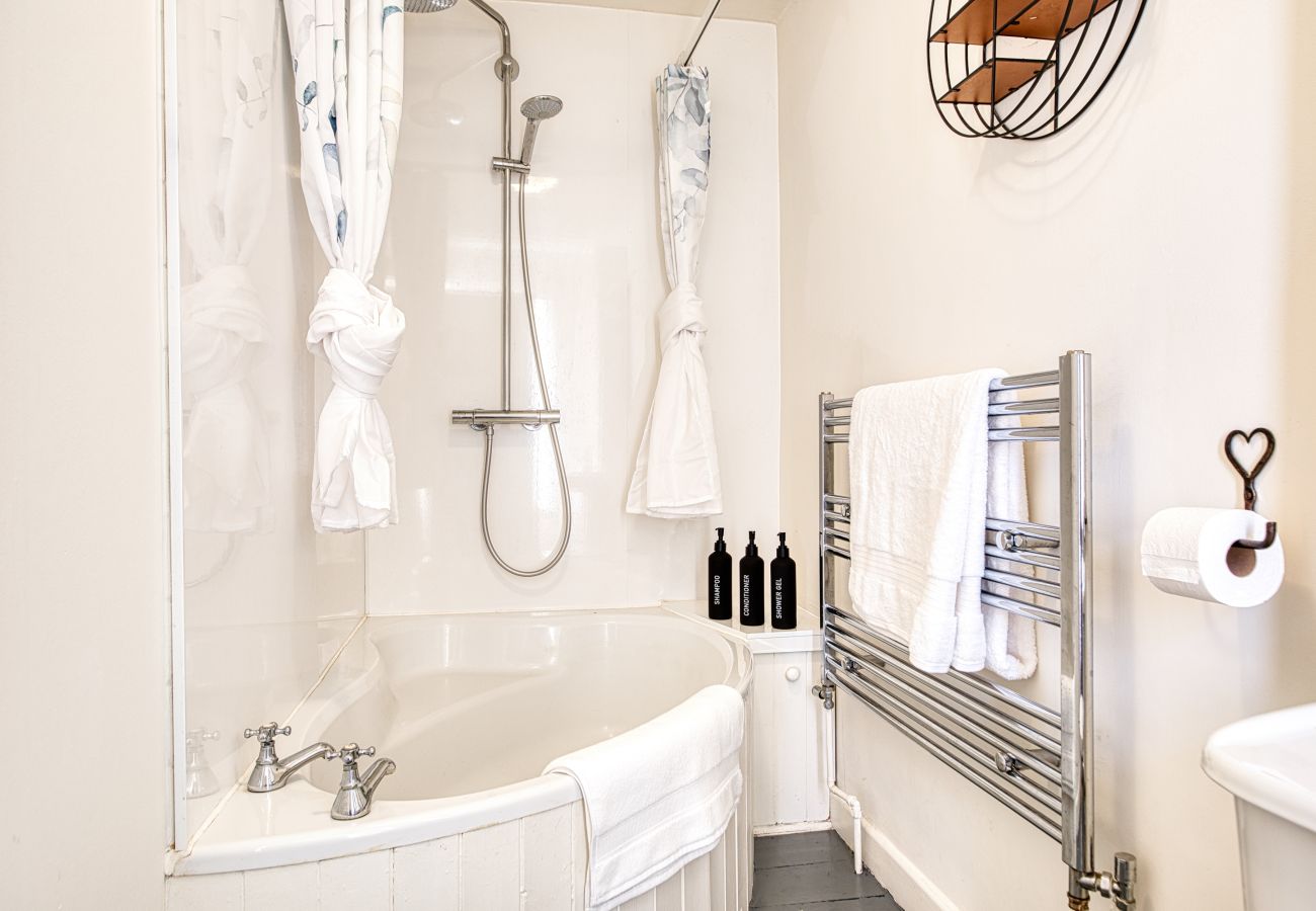 House in Bradford-on-Avon - Hollyhocks 2 Bedroom House + Extra Sleeping Option - Wiltshire