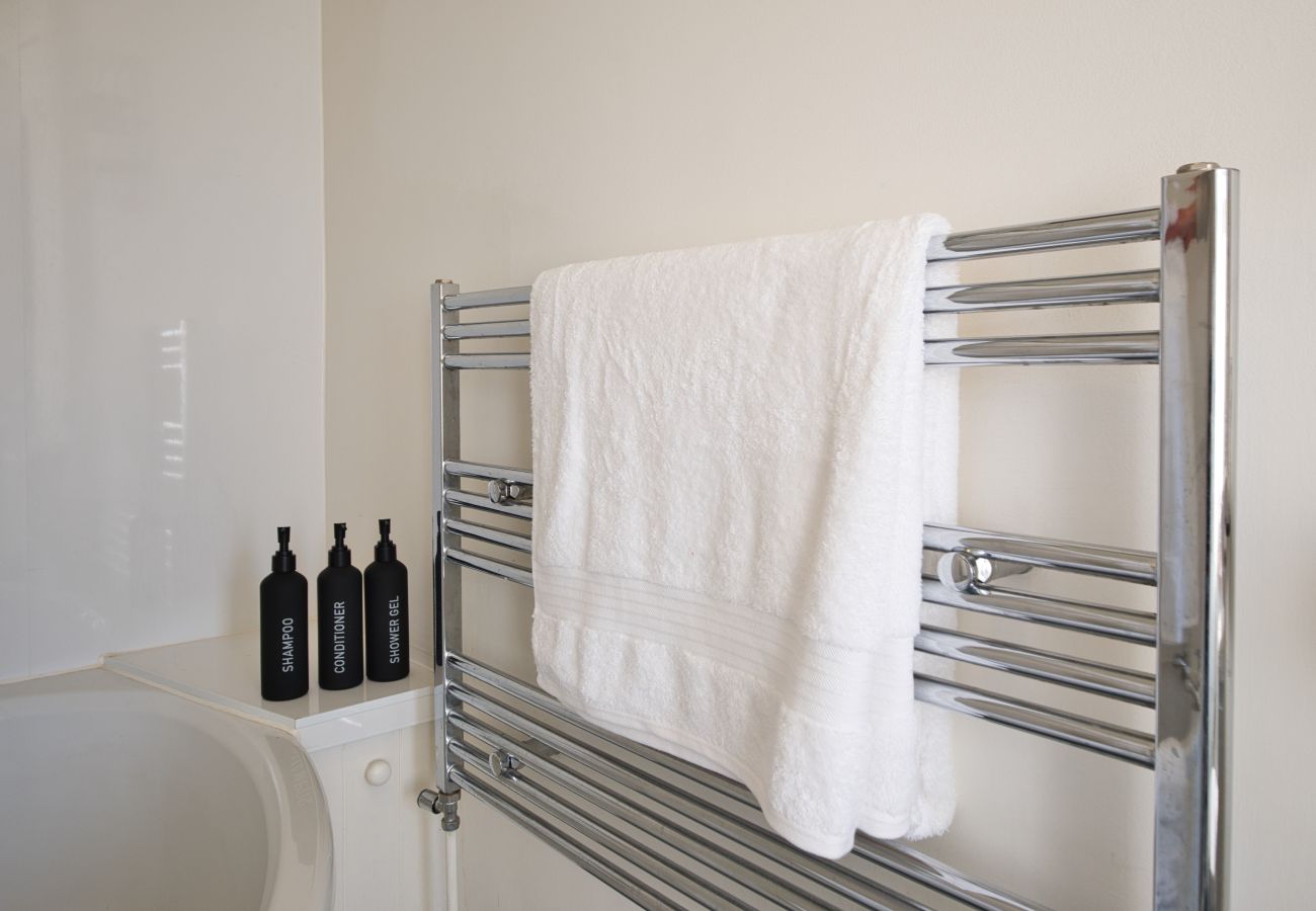 House in Bradford-on-Avon - Hollyhocks 2 Bedroom House + Extra Sleeping Option - Wiltshire