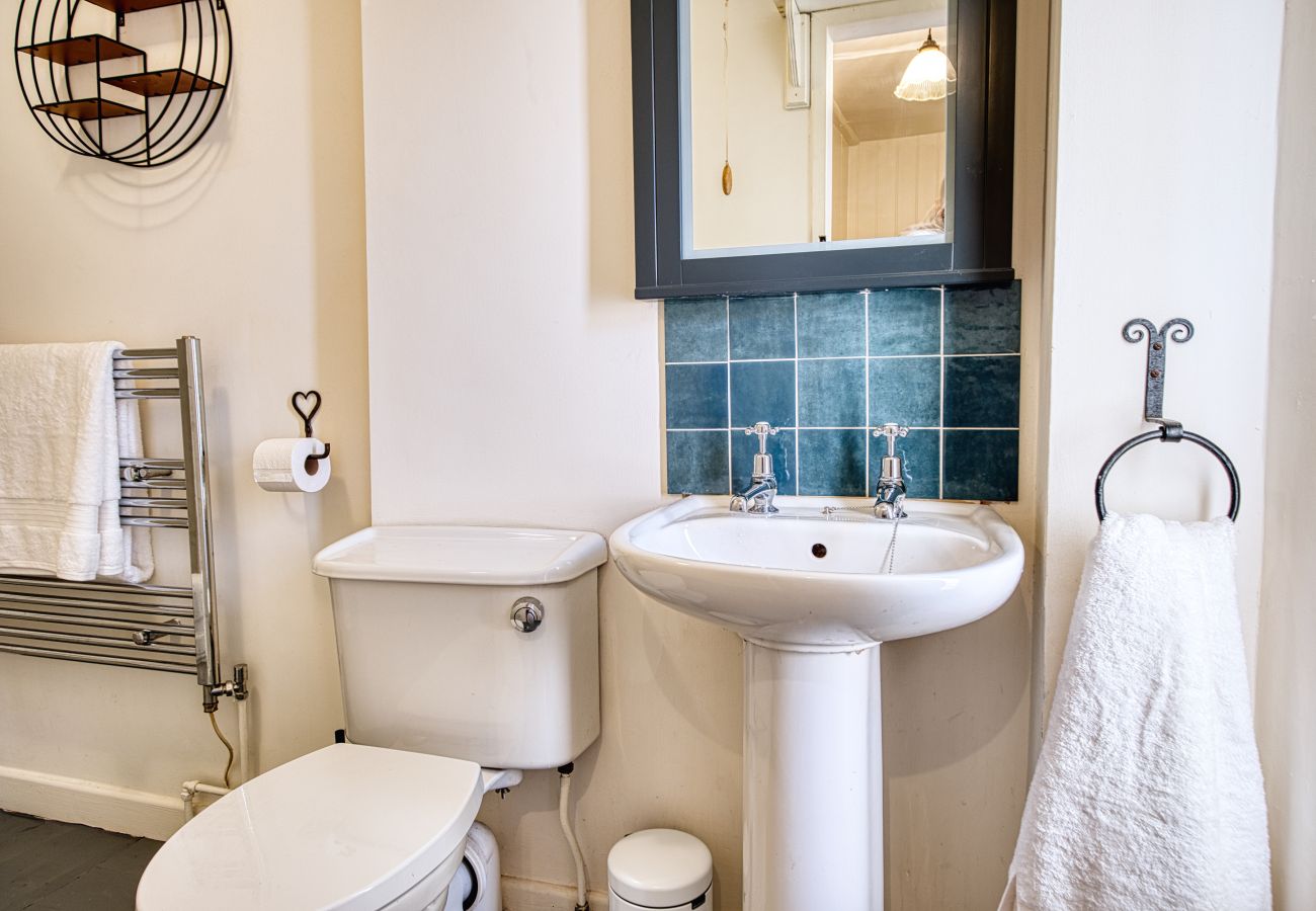 House in Bradford-on-Avon - Hollyhocks 2 Bedroom House + Extra Sleeping Option - Wiltshire